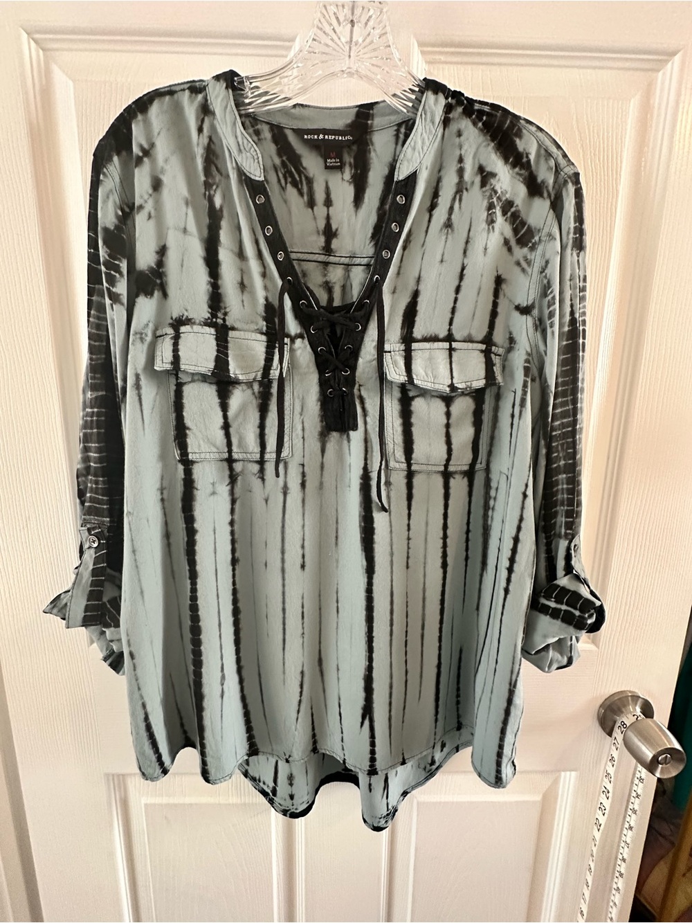 Rock N Republic Shibori Tie-Dye lace Up Women’s Shirt - Black on Light Teal Sz:M - Picture 2 of 7
